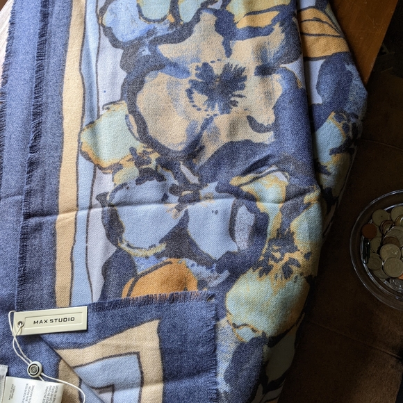 Large Wrap - Picture 2 of 7